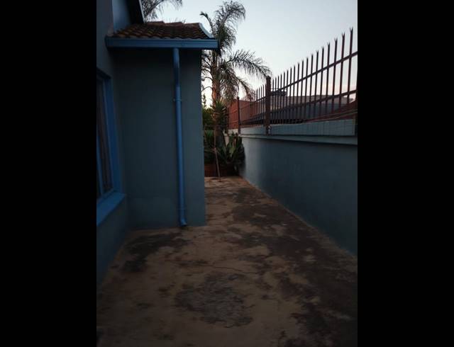 3 BEDROOM HOUSE FOR SALE IN MAHUBE VALLEY
